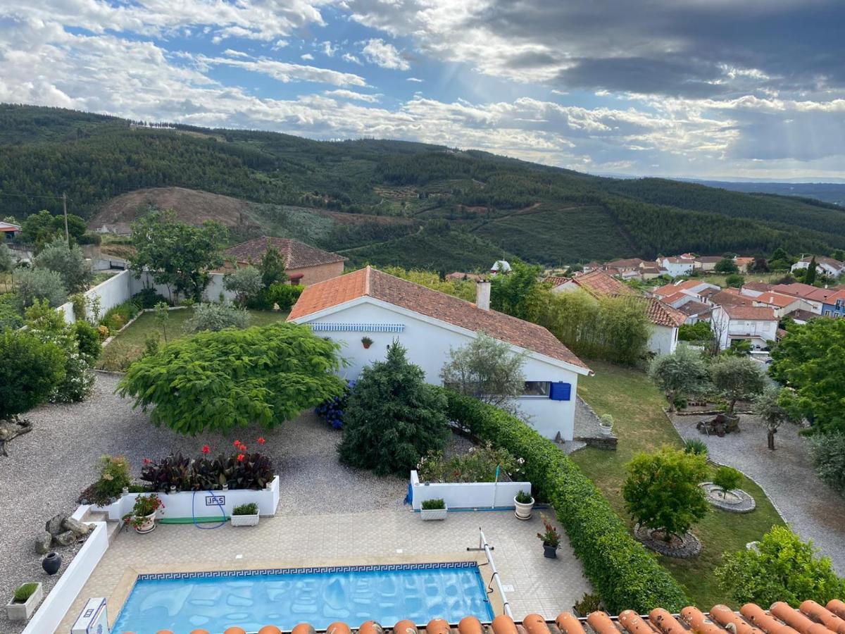 Vila A Casa Francesa Anceriz Exteriér fotografie